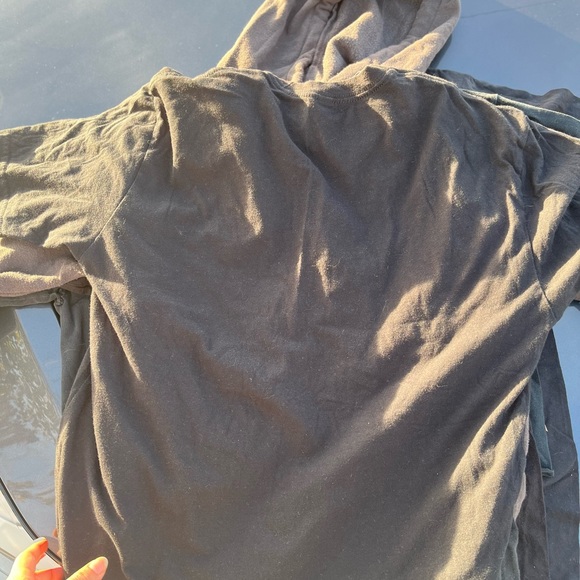 7 Tees, 1 hoodies bundle - Picture 10 of 10